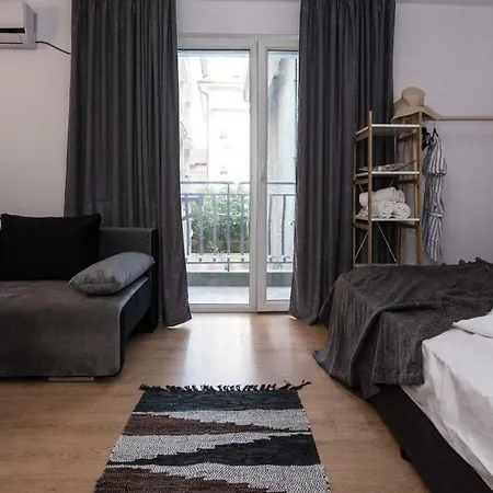Apartment Cherry Garden1 *